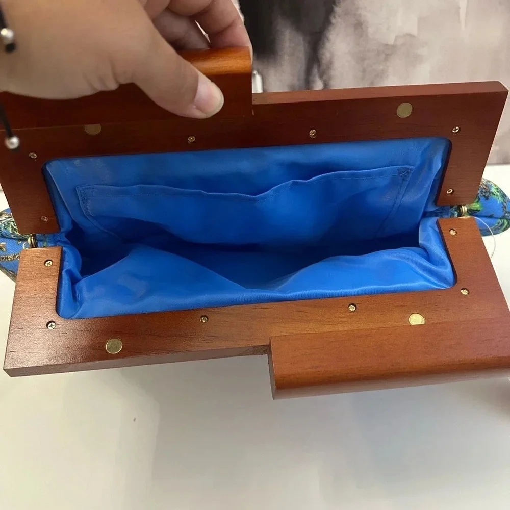 ! Lilly pulitzer gwp clutch Sun Shui Shing!